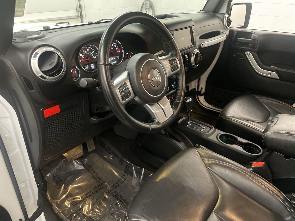 Used 2016 Jeep Wrangler Unlimited Rubicon AWD/4WD image 4