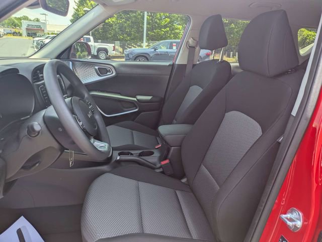 Used 2025 Kia Soul LX FWD image 19