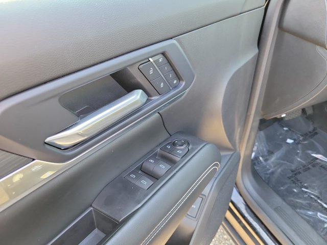 Used 2025 GMC Terrain Elevation w/ Elevation Premium Package AWD/4WD image 17