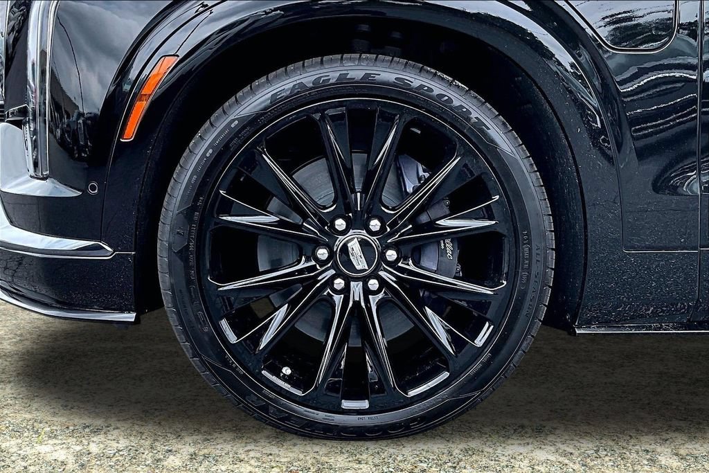 Used 2026 Cadillac Vistiq Platinum w/ LPO, Floor Liner Package AWD/4WD image 35