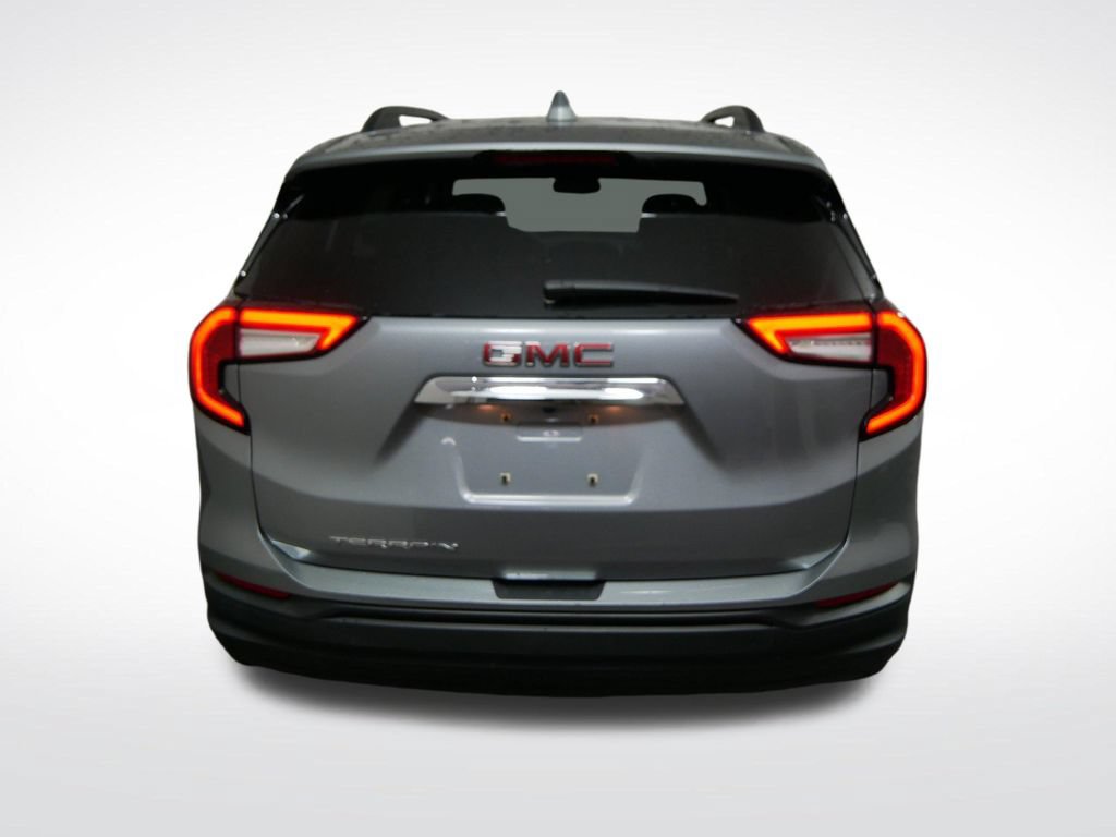 Used 2023 GMC Terrain SLE w/ Driver Convenience Package FWD image 4