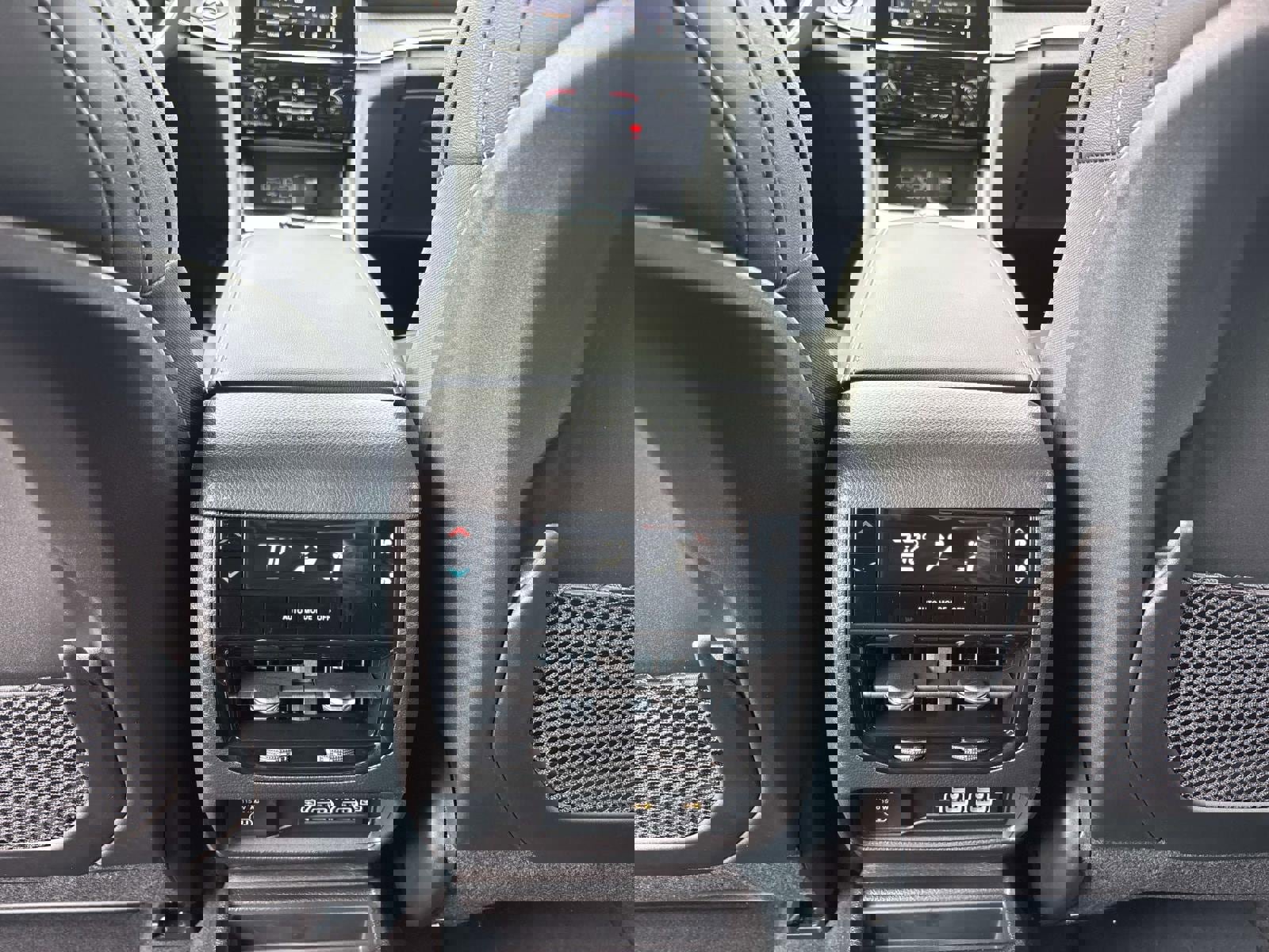 New 2025 Jeep Grand Cherokee L Laredo image 10