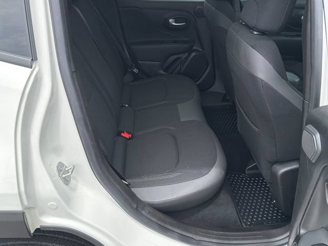 Used 2023 Jeep Renegade Latitude w/ Sun/Sound Group AWD/4WD image 15