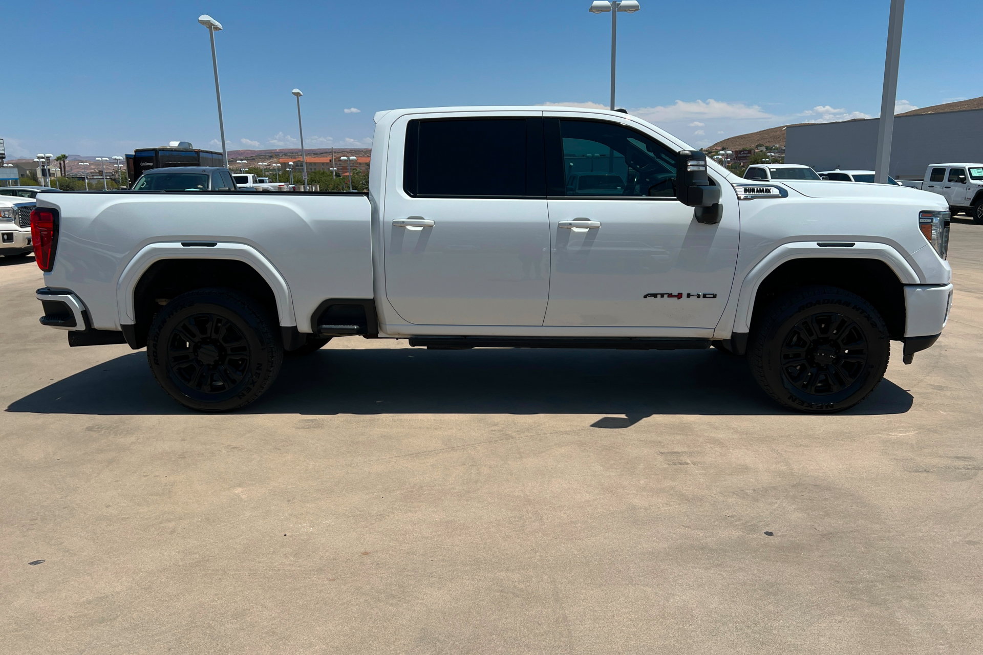 Used 2020 GMC Sierra 3500 AT4 w/ AT4 Premium Package AWD/4WD image 7