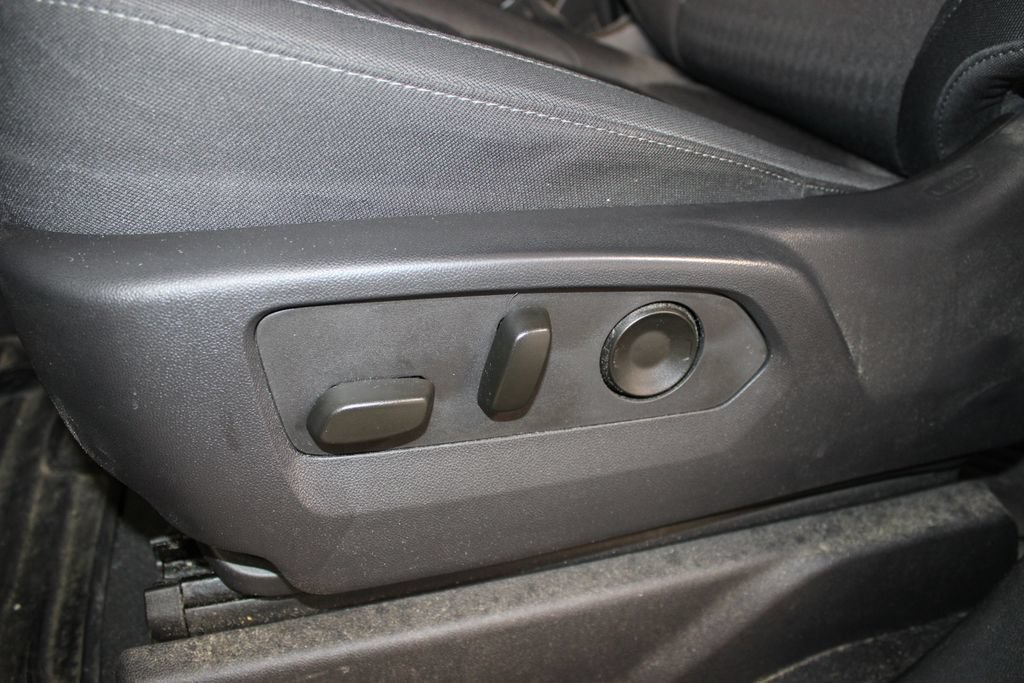 Used 2023 Chevrolet Silverado 1500 LT AWD/4WD image 19