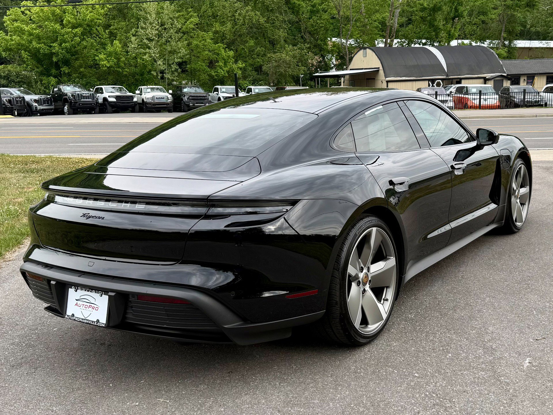 Used 2021 Porsche Taycan RWD image 3