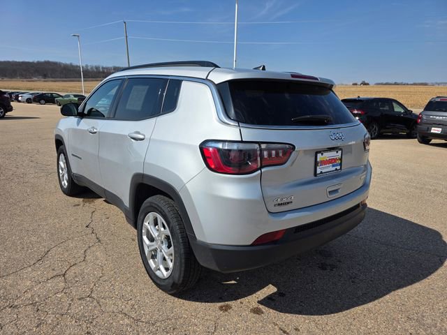 Used 2024 Jeep Compass Latitude image 23