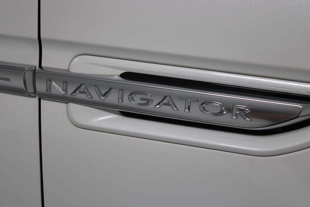 Used 2020 Lincoln Navigator L Reserve w/ Luxury Package AWD/4WD image 12
