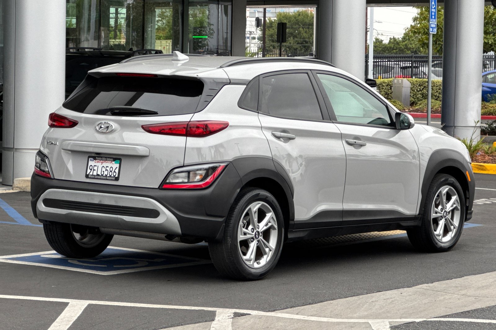 Used 2023 Hyundai Kona SEL FWD image 4