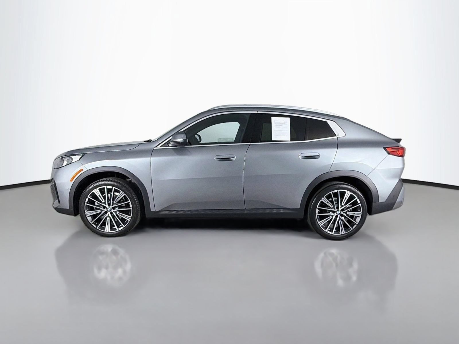 Used 2026 BMW X2 xDrive28i w/ Technology Package AWD/4WD image 4