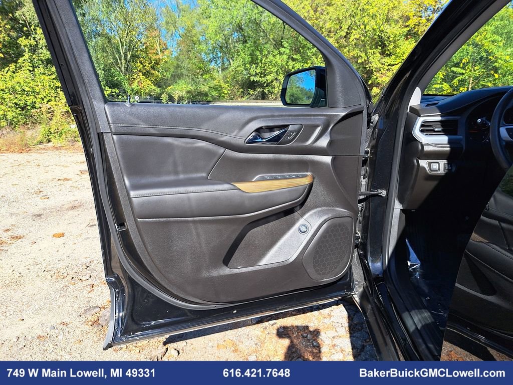 Used 2023 GMC Acadia SLE w/ Driver Convenience Package image 29