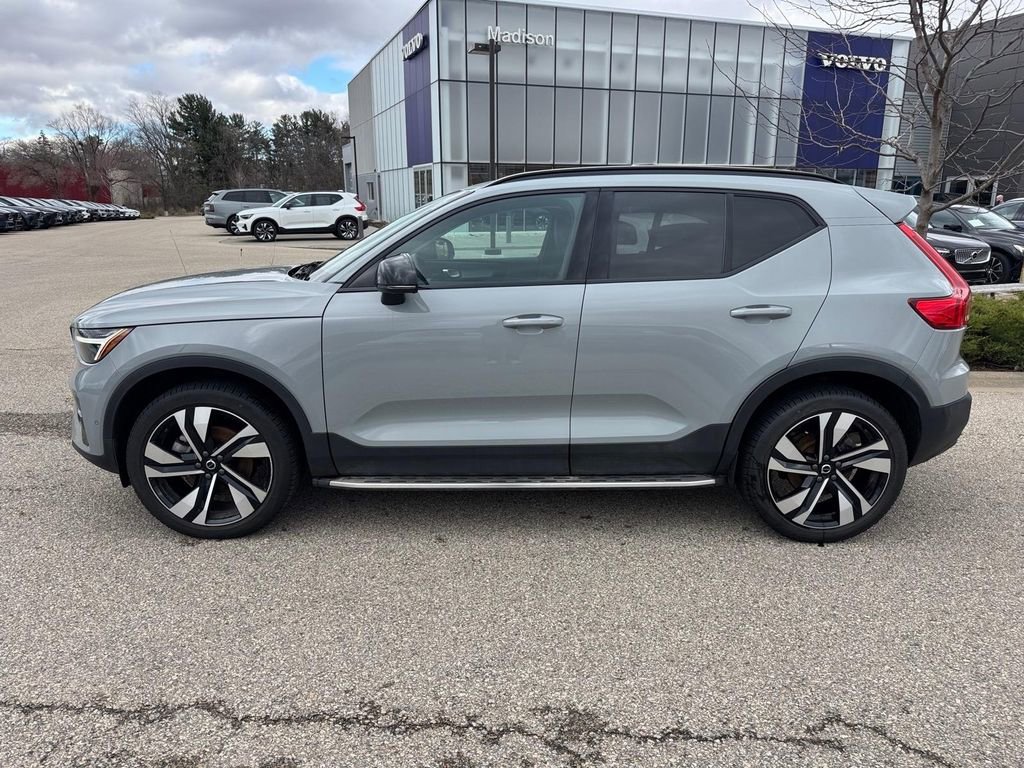 Certified 2025 Volvo XC40 B5 Ultra w/ Climate Package image 2
