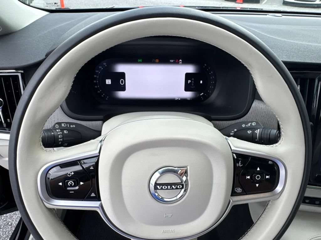 Used 2025 Volvo V90 B6 Cross Country Plus AWD/4WD image 32