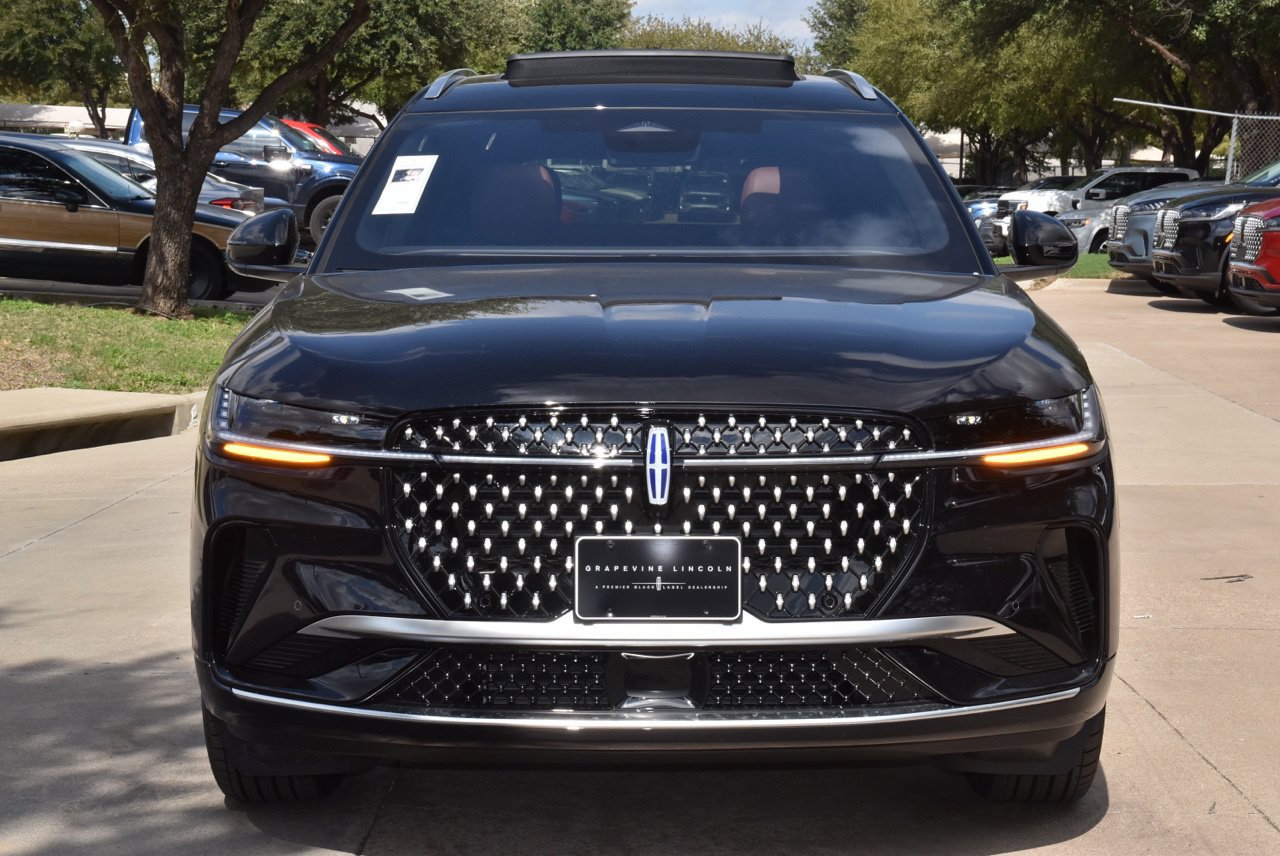 New 2026 Lincoln Nautilus Reserve AWD/4WD image 2