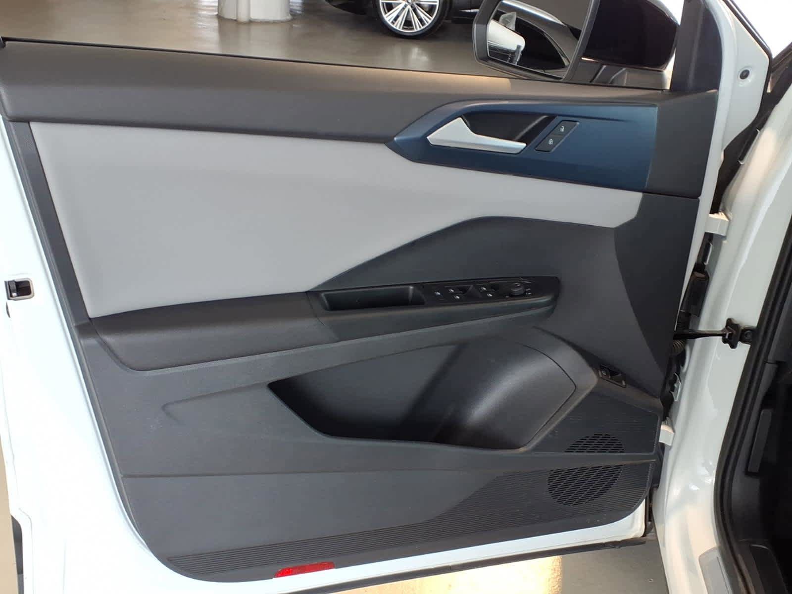 Certified 2023 Volkswagen Taos SE w/ Panoramic Sunroof Package AWD/4WD image 10