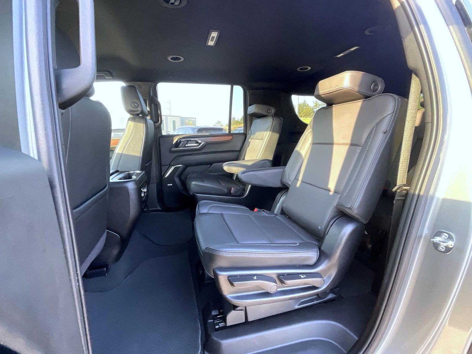 Used 2025 GMC Yukon XL Denali AWD/4WD image 19