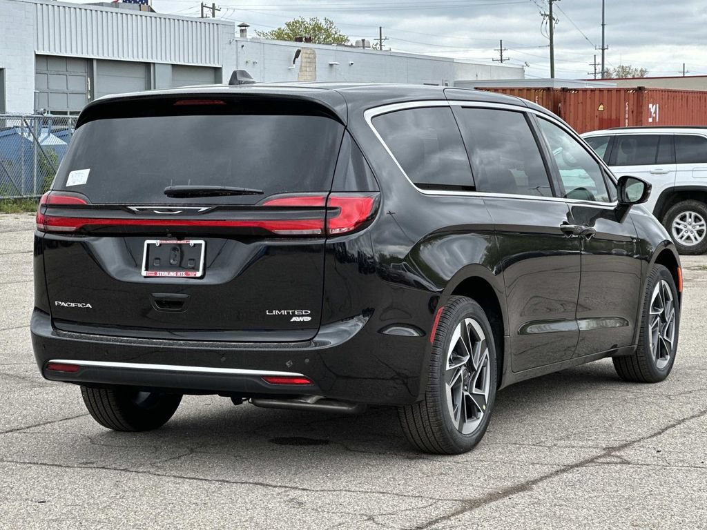 New 2027 Chrysler Pacifica Limited AWD/4WD image 3