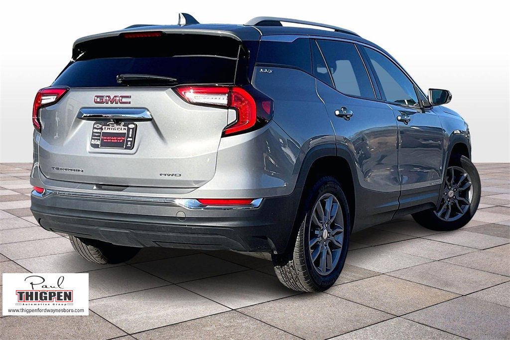 Used 2024 GMC Terrain SLT image 12