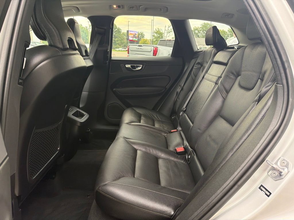 Used 2020 Volvo XC60 T5 Momentum AWD/4WD image 5