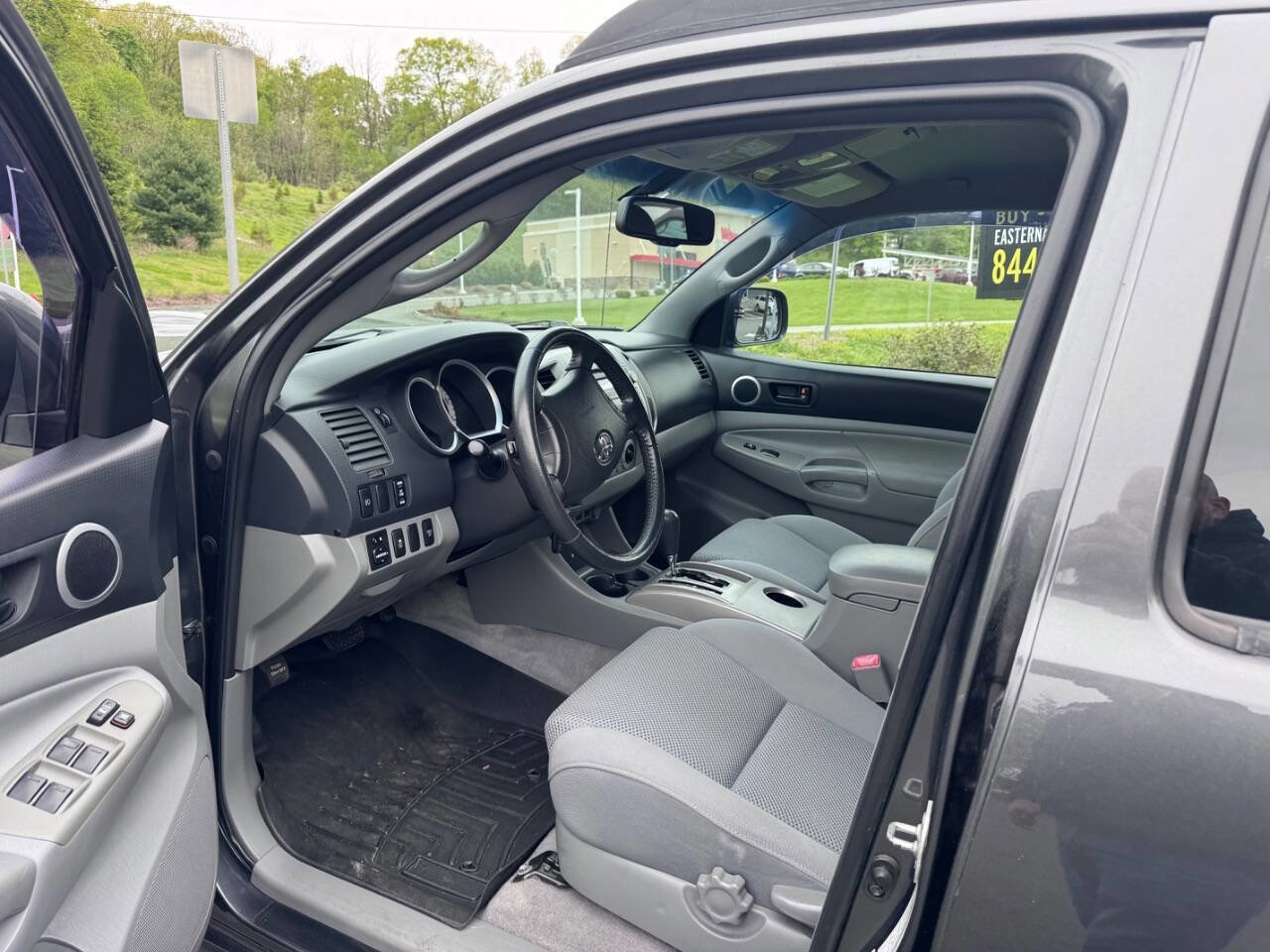 Used 2011 Toyota Tacoma 4x4 Double Cab w/ TRD Sport Pkg image 8