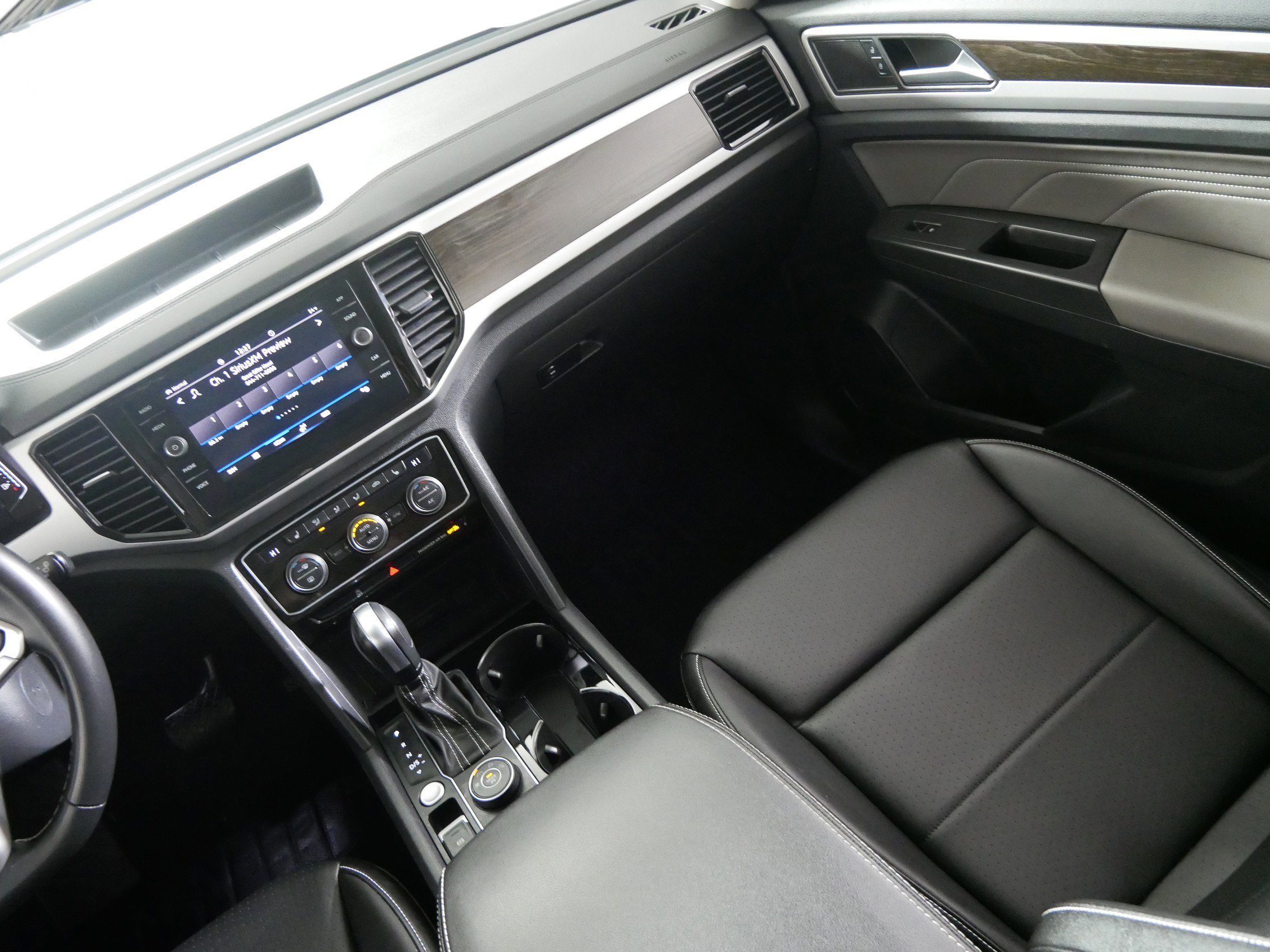 Certified 2023 Volkswagen Atlas SE w/ Panoramic Sunroof Package image 11