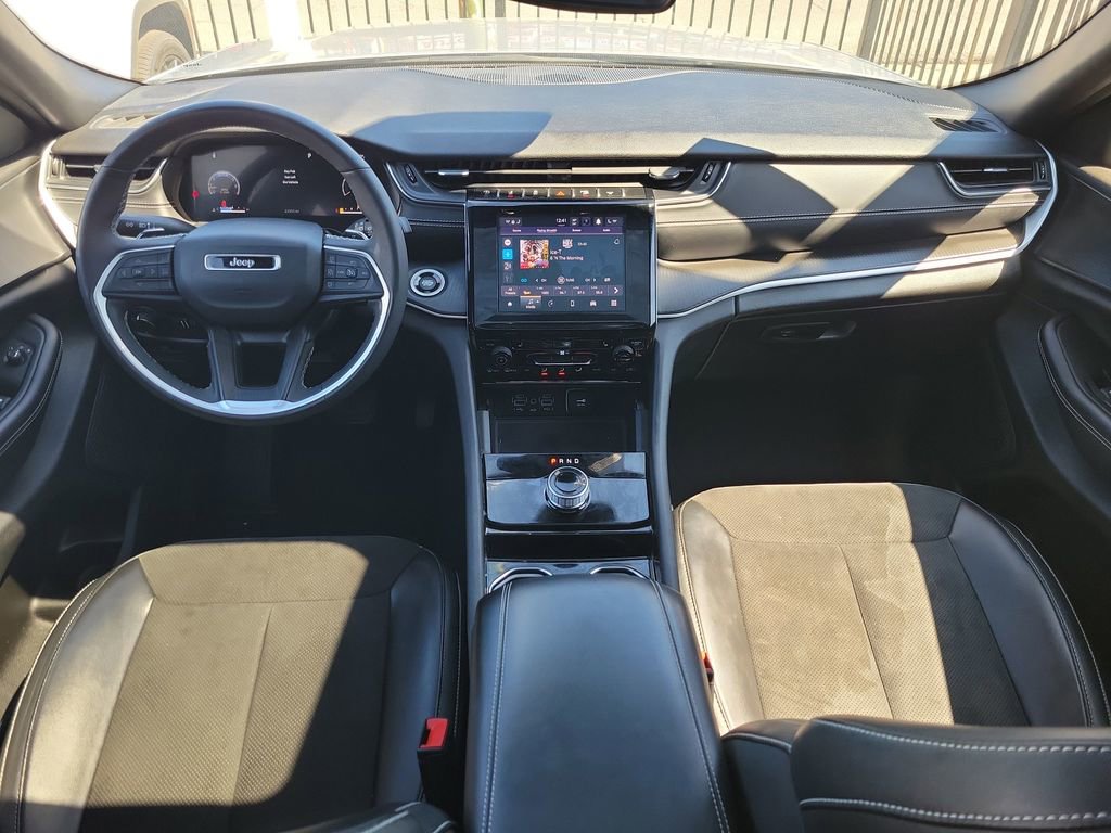 Used 2023 Jeep Grand Cherokee Altitude image 14