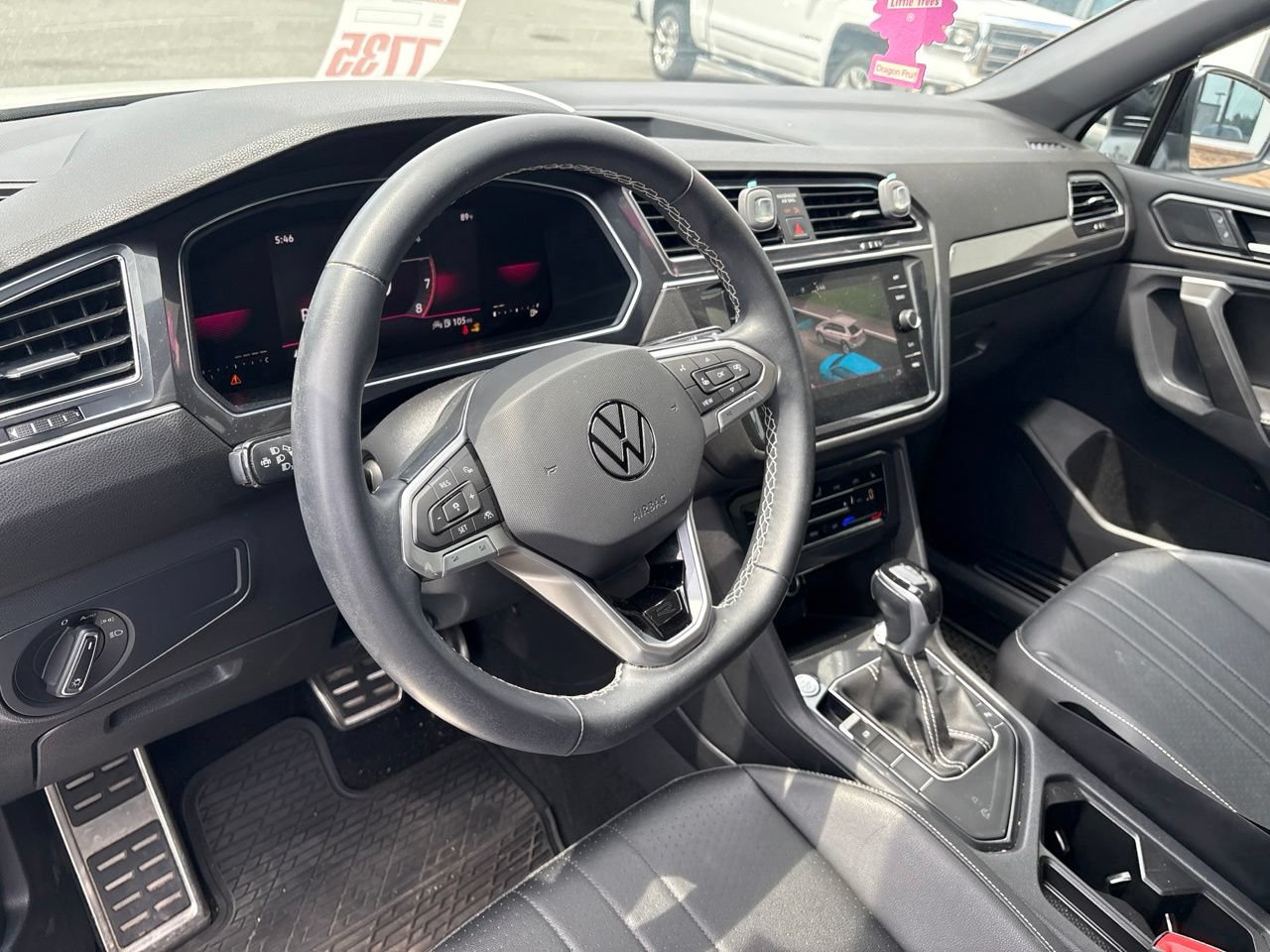 Used 2023 Volkswagen Tiguan SE R-Line FWD image 4