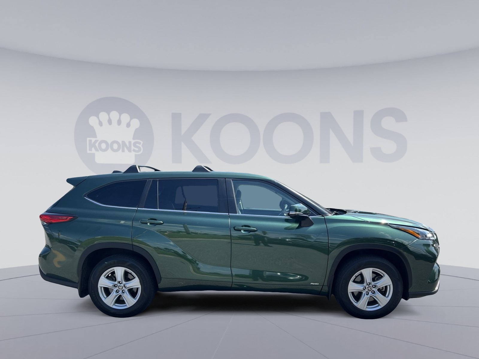Used 2023 Toyota Highlander LE AWD/4WD image 8