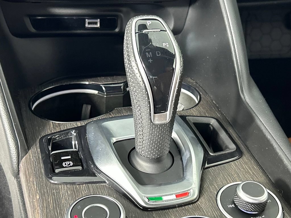 Used 2022 Alfa Romeo Giulia Ti AWD/4WD image 23