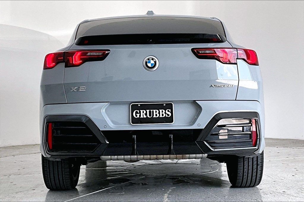 Used 2025 BMW X2 xDrive28i AWD/4WD image 4