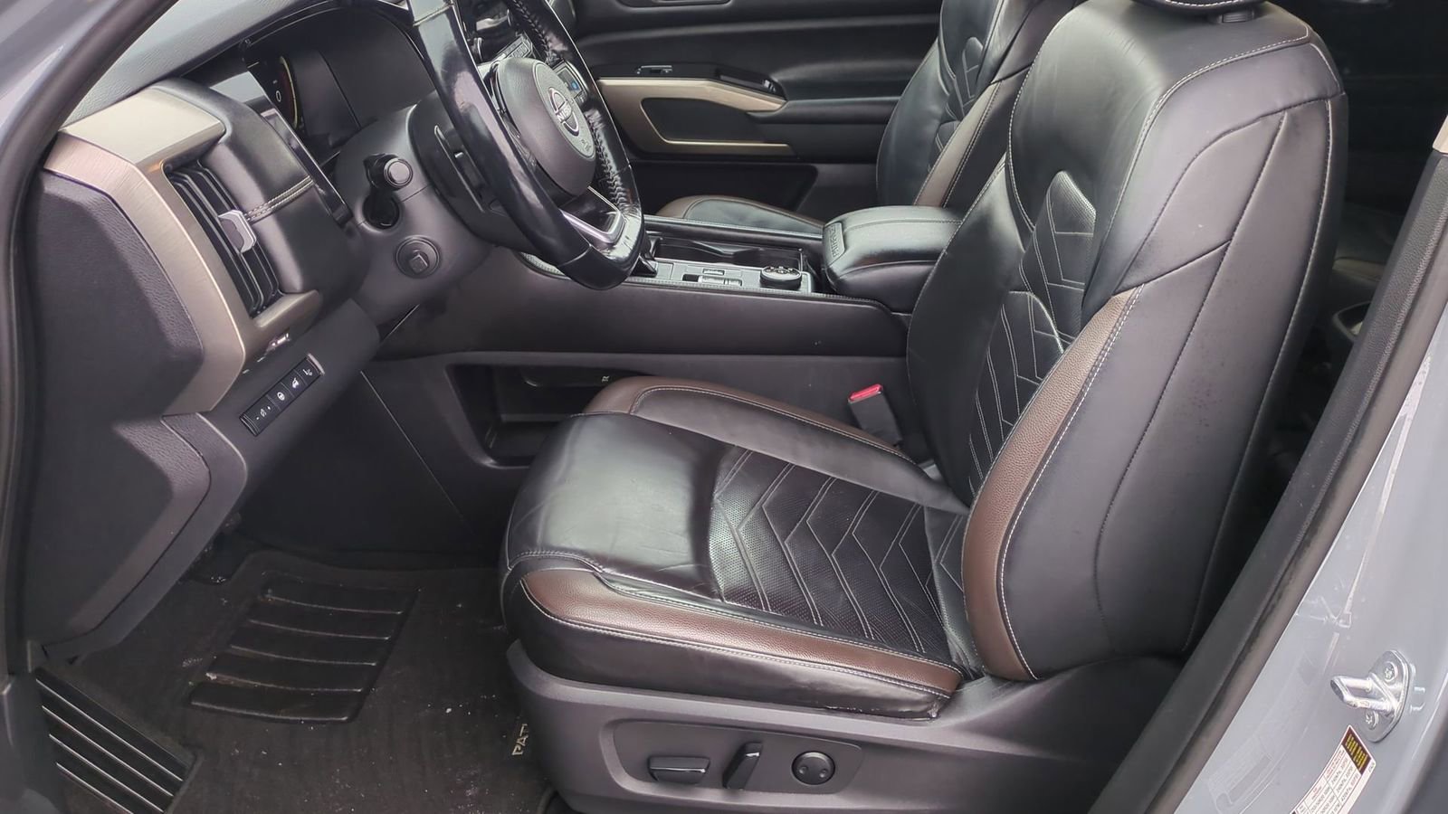 Used 2022 Nissan Pathfinder Platinum w/ Cargo Package image 15