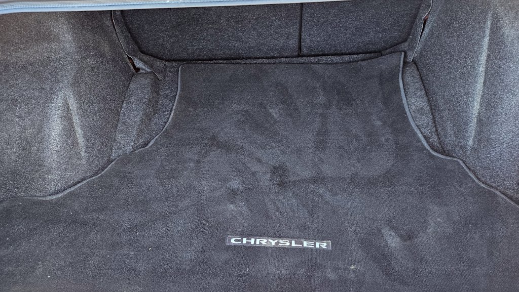 Used 2009 Chrysler 300 C RWD image 14
