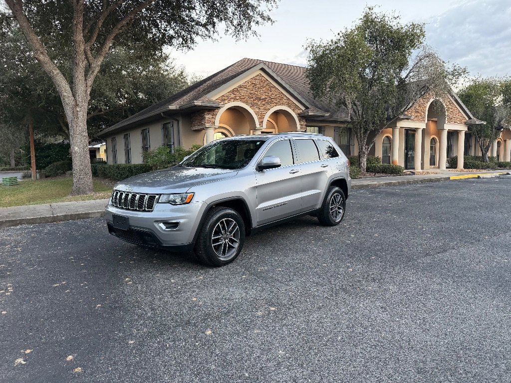 Used 2020 Jeep Grand Cherokee Laredo w/ Security & Convenience Group AWD/4WD image 3