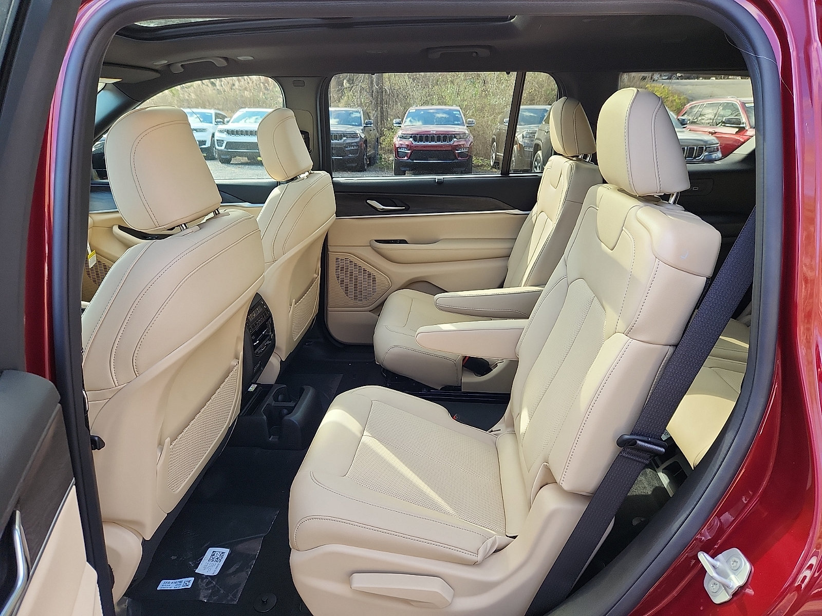 New 2025 Jeep Grand Cherokee L Limited w/ Luxury Tech Group II AWD/4WD image 6