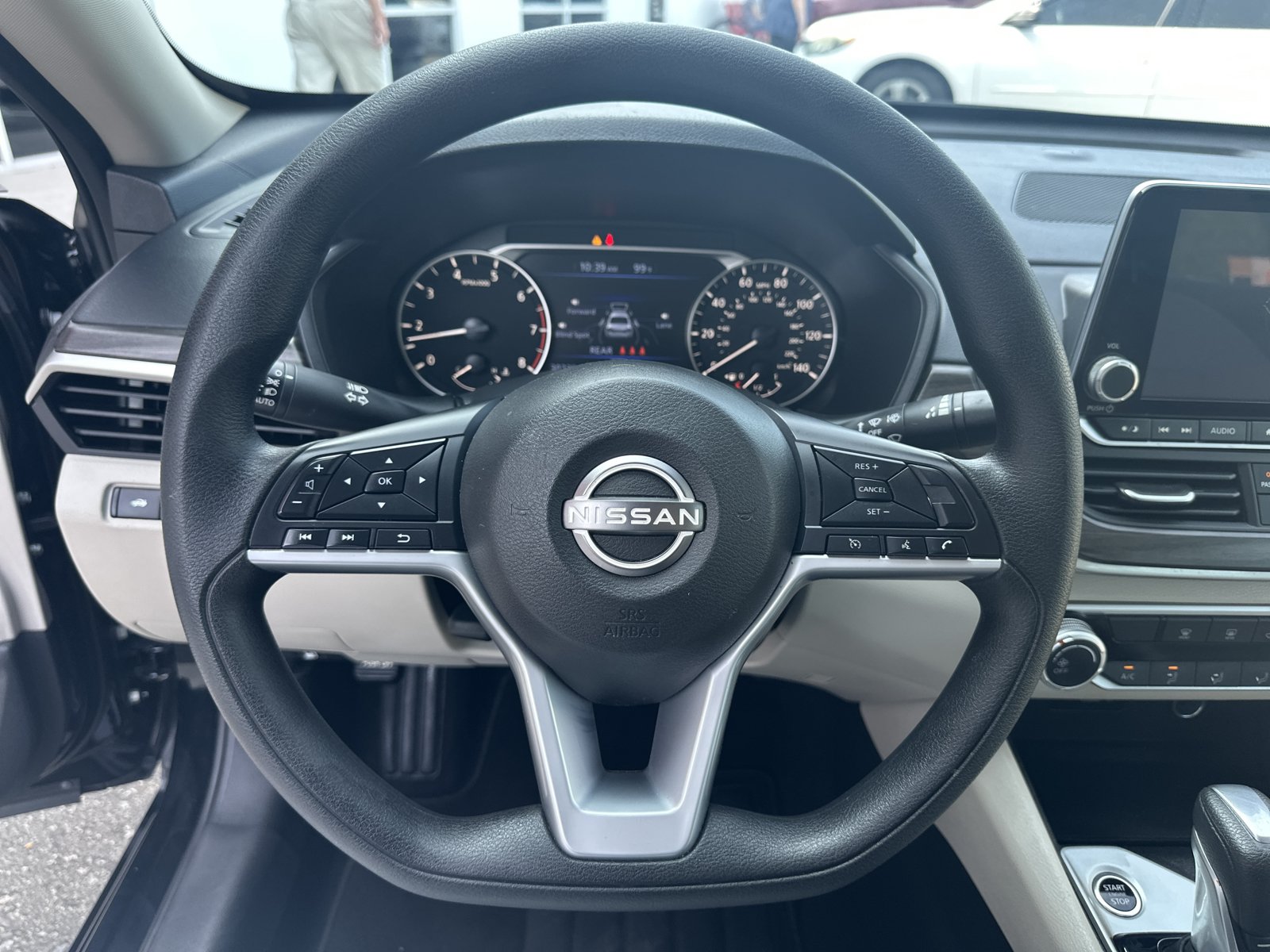 Used 2025 Nissan Altima 2.5 SV FWD image 11