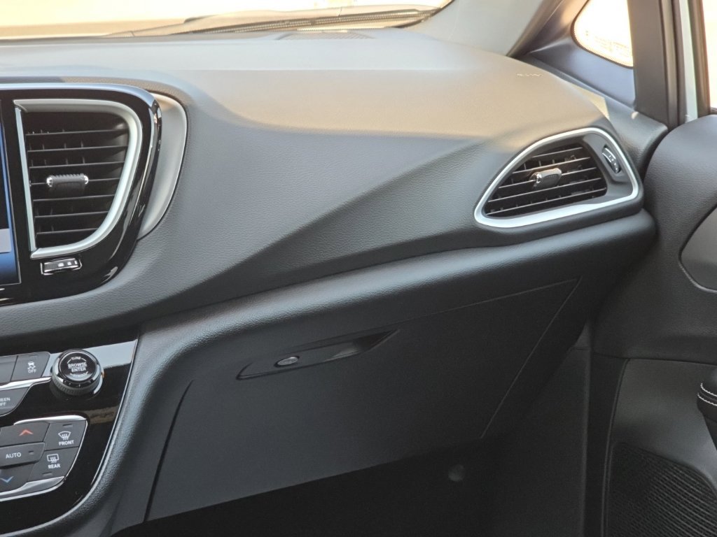 New 2027 Chrysler Pacifica LX FWD image 32