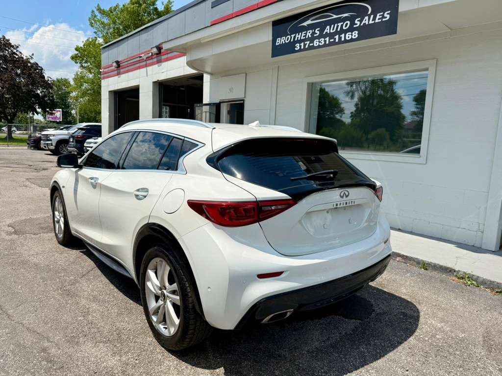 Used 2017 INFINITI QX30 Premium w/ Technology Package FWD image 12