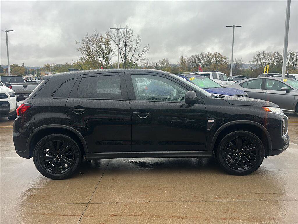 Used 2026 Mitsubishi Outlander Sport LE AWD/4WD image 4