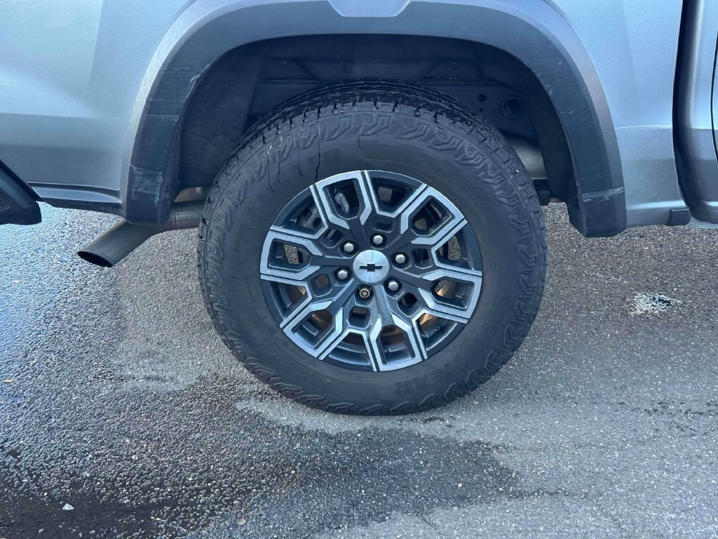 Used 2024 Chevrolet Colorado Z71 w/ Z71 Convenience Package 2 AWD/4WD image 10