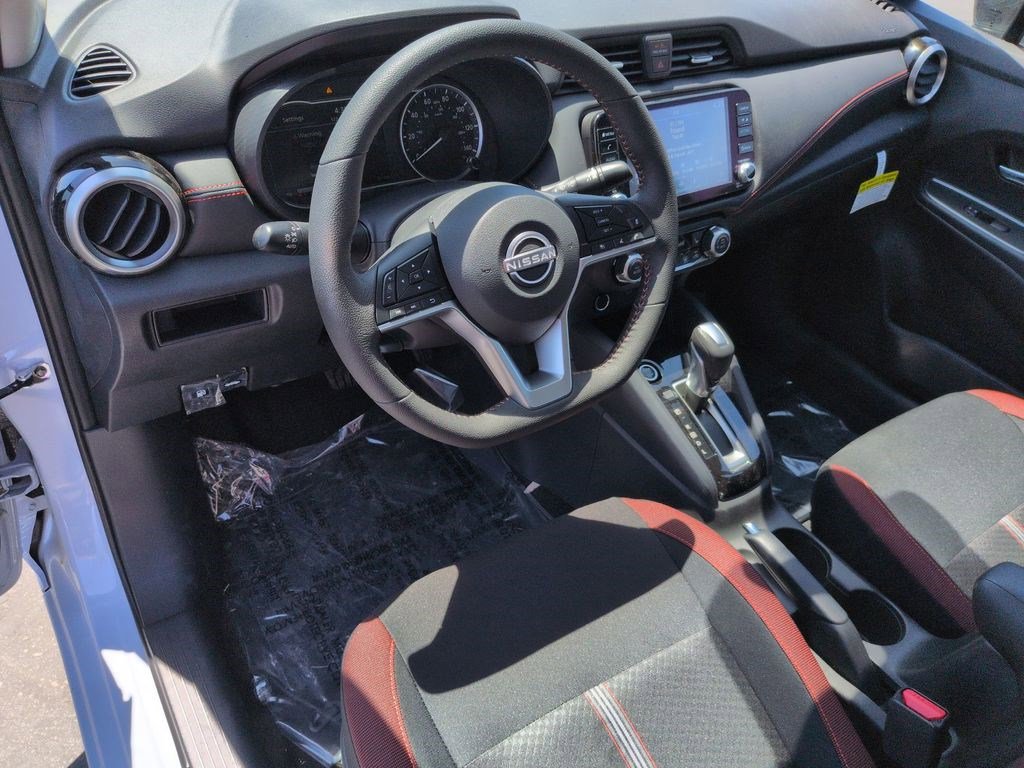 New 2025 Nissan Versa SR w/ Trunk Package FWD image 2