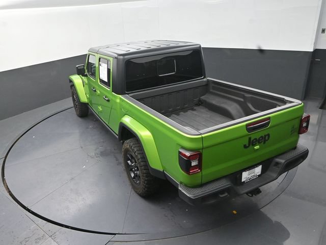 Used 2025 Jeep Gladiator Sport AWD/4WD image 16