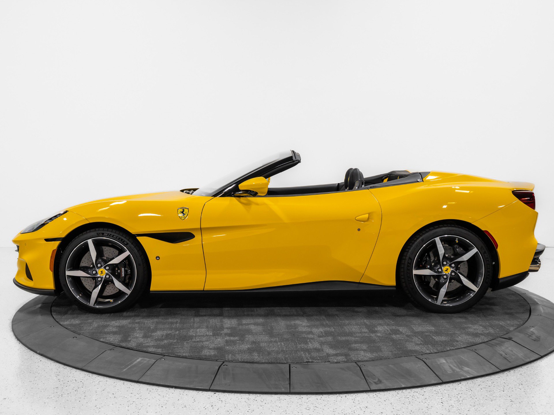 Used 2023 Ferrari Portofino M RWD image 4