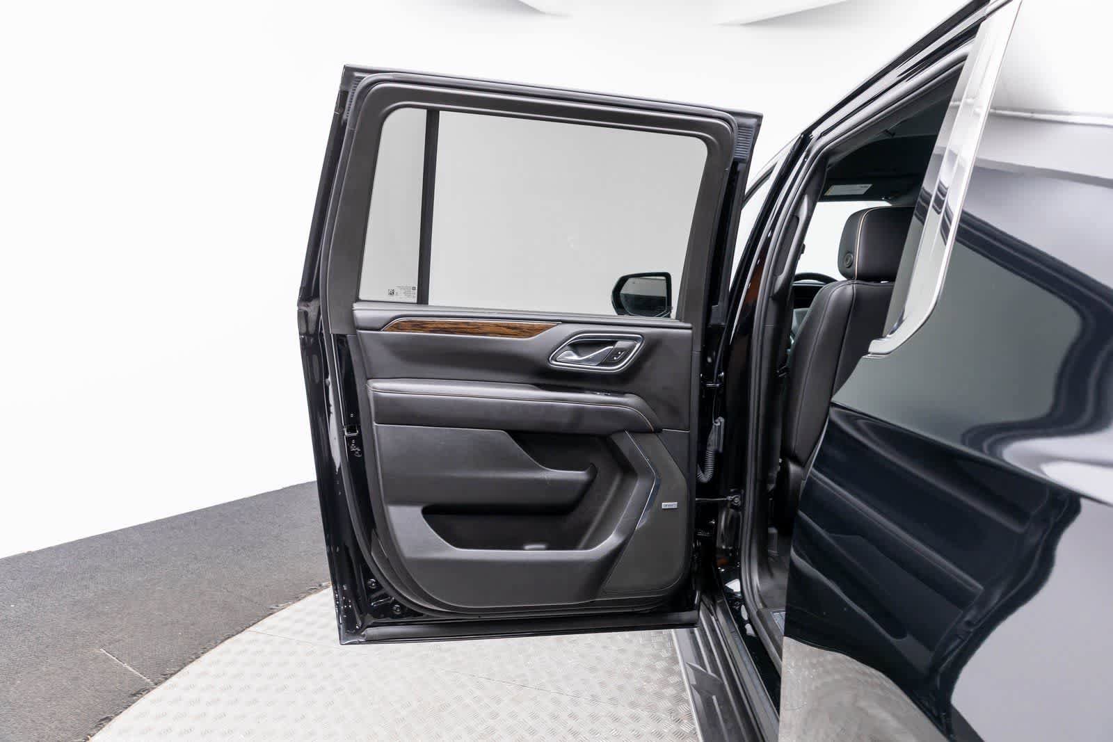 Used 2024 Chevrolet Suburban Premier AWD/4WD image 34