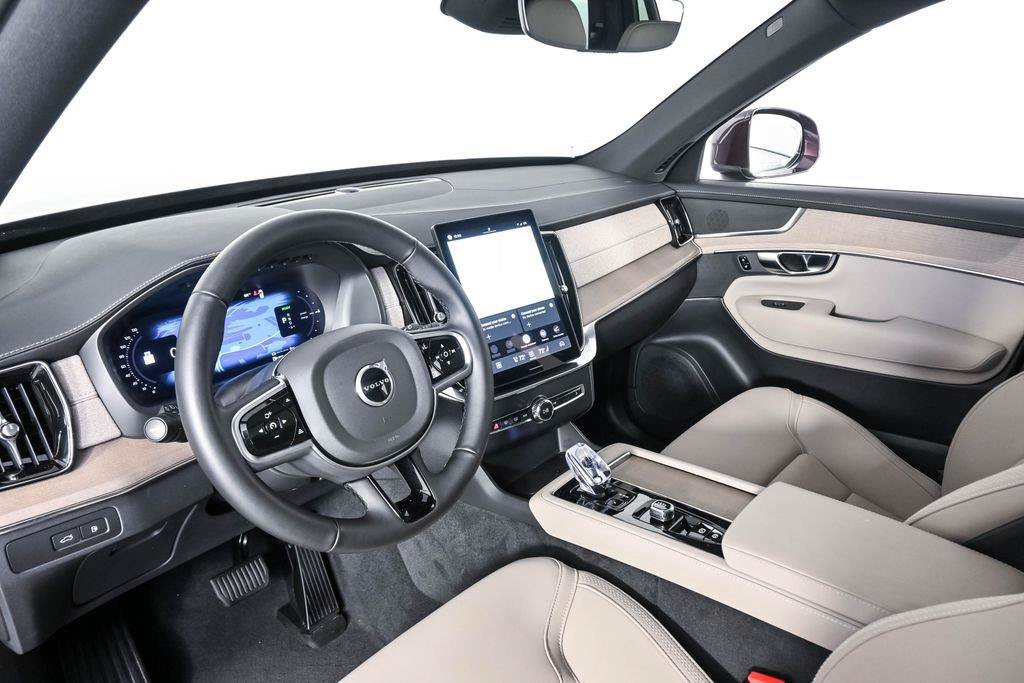 Certified 2025 Volvo XC90 T8 Plus AWD/4WD image 6