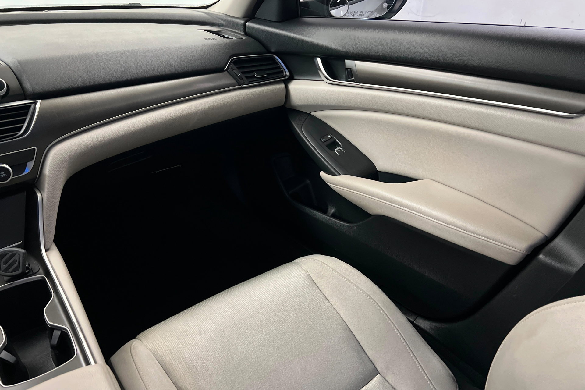 Used 2018 Honda Accord LX image 10