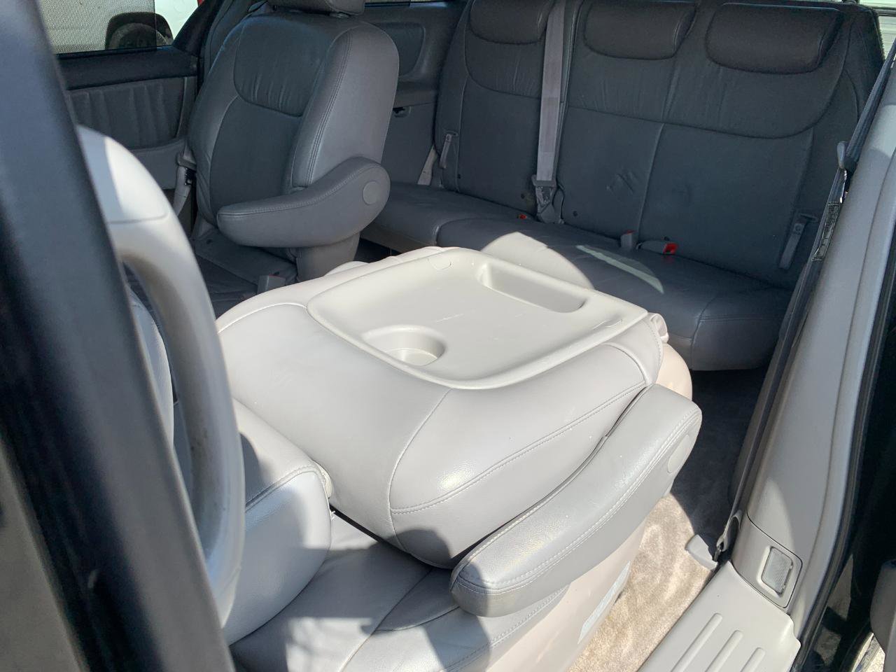 Used 2009 Toyota Sienna XLE FWD image 30