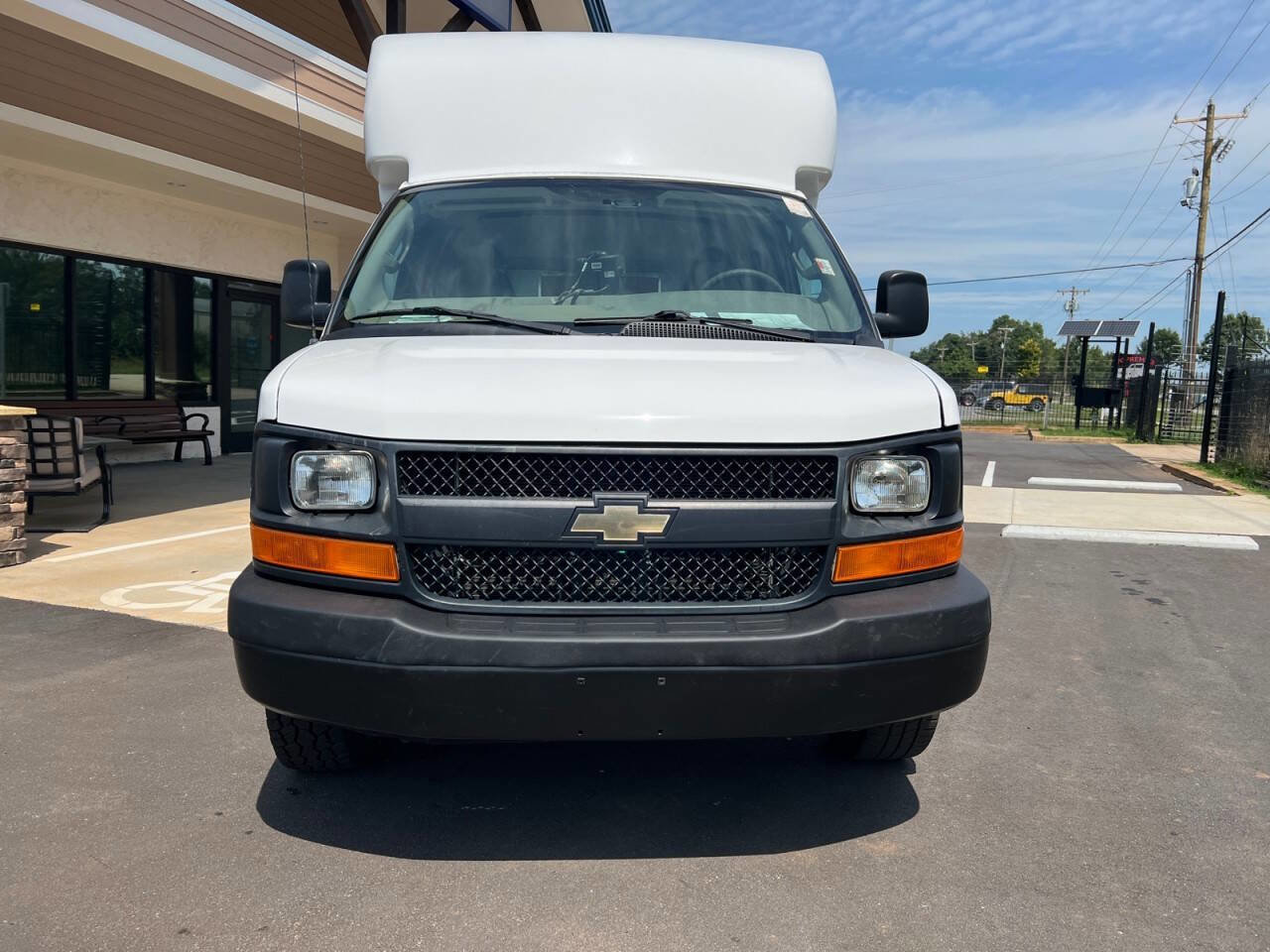 Used 2017 Chevrolet Express 3500 RWD image 8