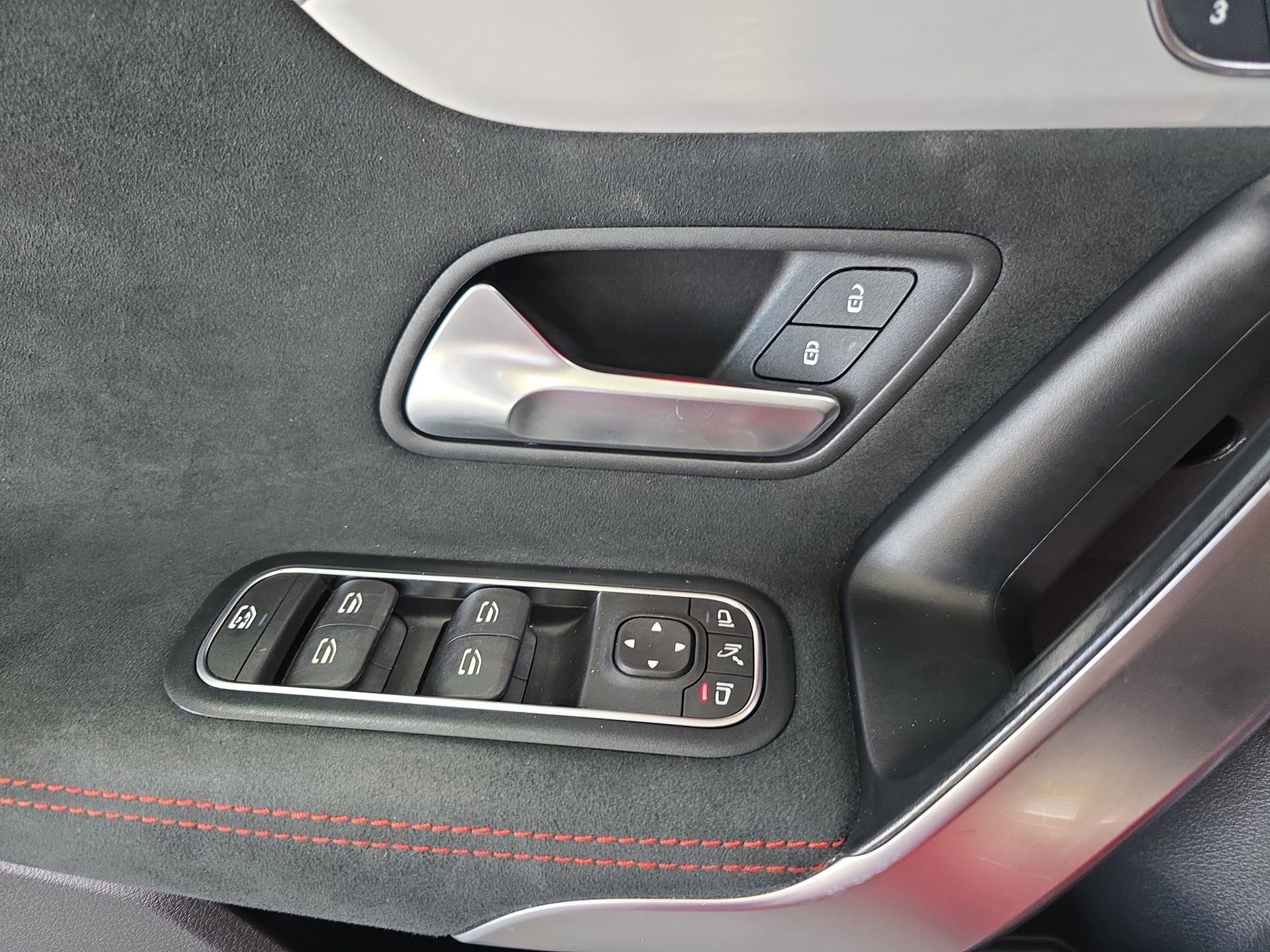 Used 2023 Mercedes-Benz CLA 250 4MATIC image 25