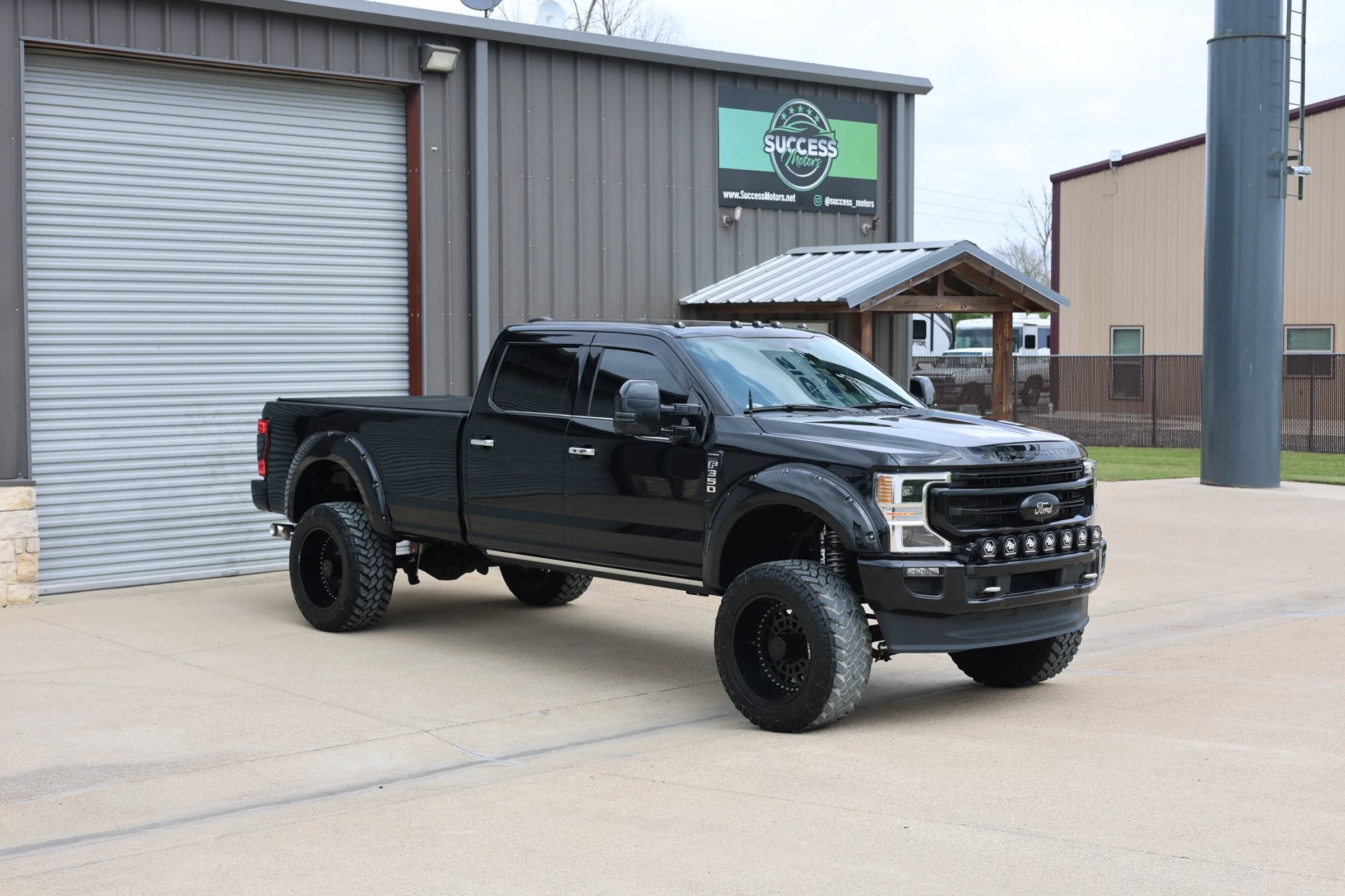 Used 2021 Ford F350 Platinum w/ FX4 Off-Road Package AWD/4WD image 24
