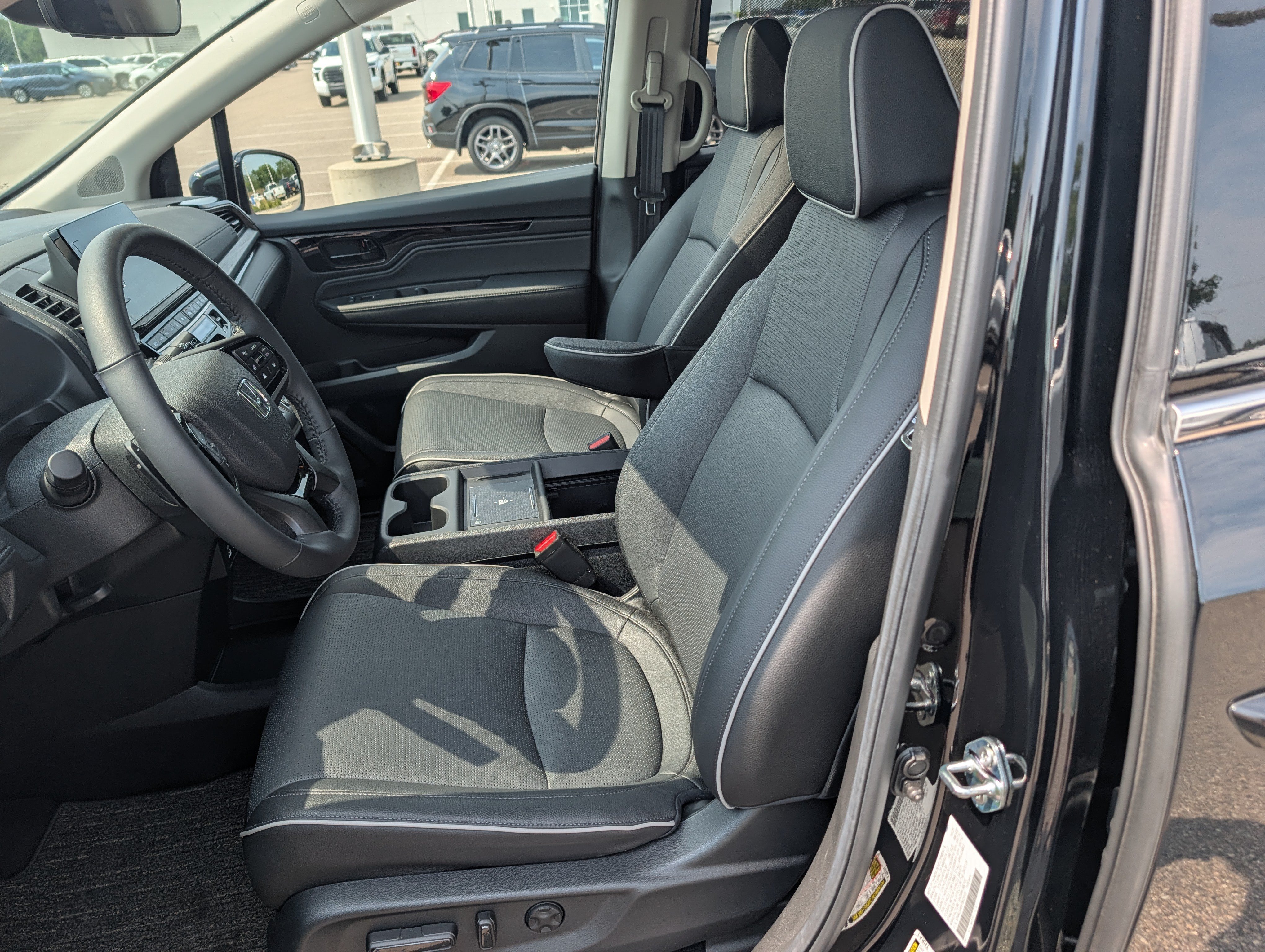 Used 2026 Honda Odyssey Elite image 22